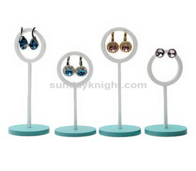 Earrings stand