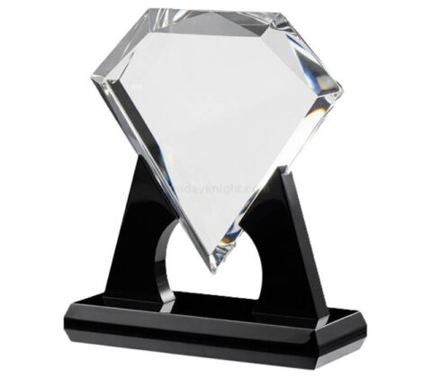 Trofeo moderno in cristallo con diamante