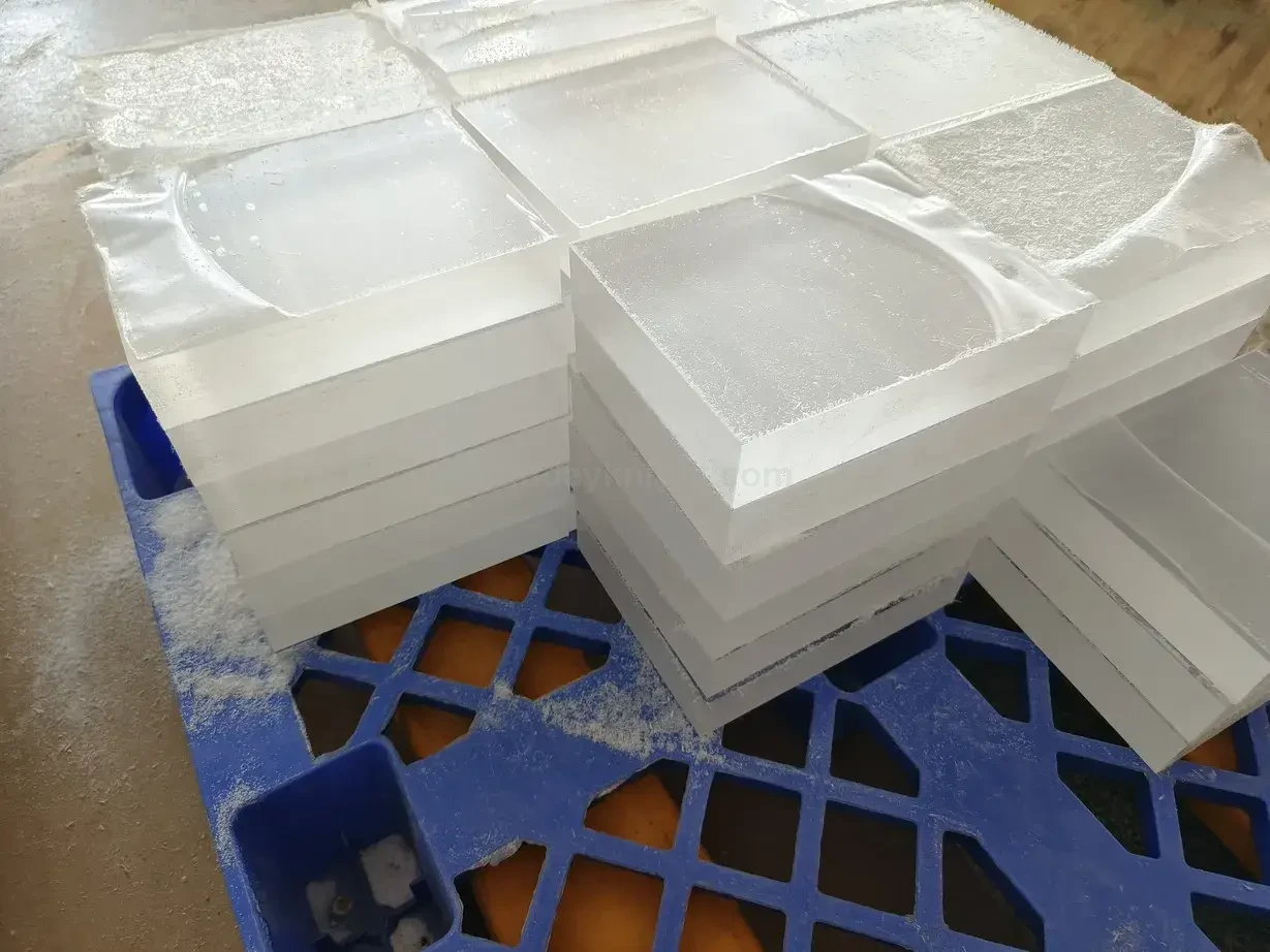 Blocco di acrilico tagliato (non lucidato)