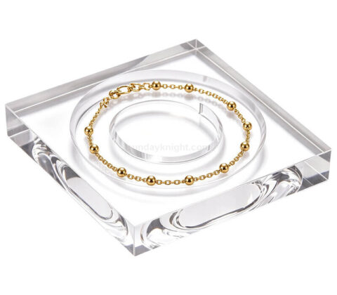 Durchsichtiger Schmuck-Präsentationsblock aus Acryl mit Aussparung für Armbänder