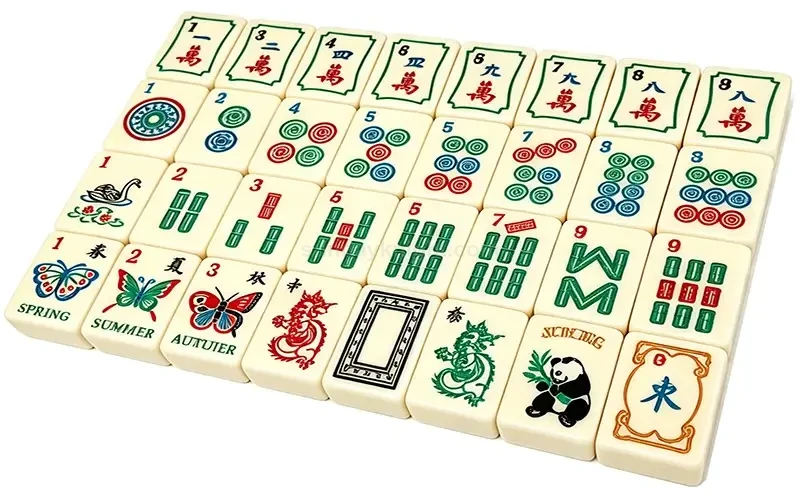 Amerikanische Mahjong-Steine aus Elfenbein, ausgelegt mit Craks, Punkten, Bams, Jahreszeiten, Drachen, Seife, Panda-Joker und Ostwind