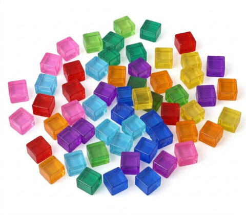 Cubi in acrilico traslucido colorati personalizzati